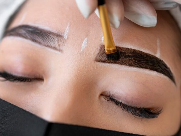 O poder da henna para sobrancelhas na estética facial