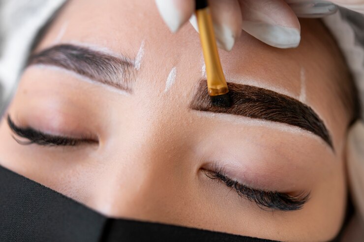 O poder da henna para sobrancelhas na estética facial