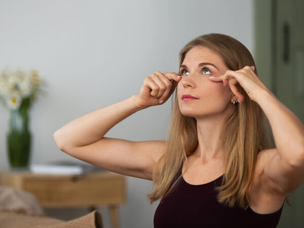 Skincare de Inverno: Cuidados Especiais para a Área dos Olhos