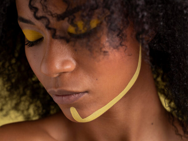 Autoestima em Foco: A Importância das Sobrancelhas na Expressão do Rosto