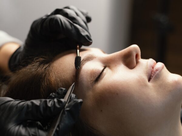 Óleo de Amla: O Segredo Milenar para Cílios e Sobrancelhas Fortes